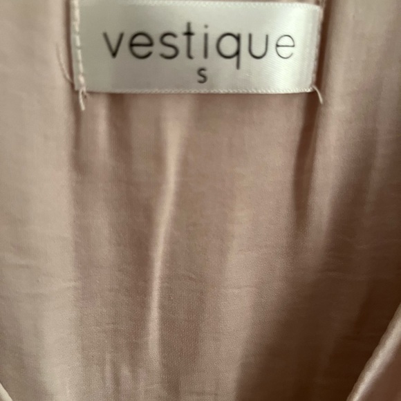 Vestique dress, button is loose but easy to sew tighter! Size small - Picture 3 of 5